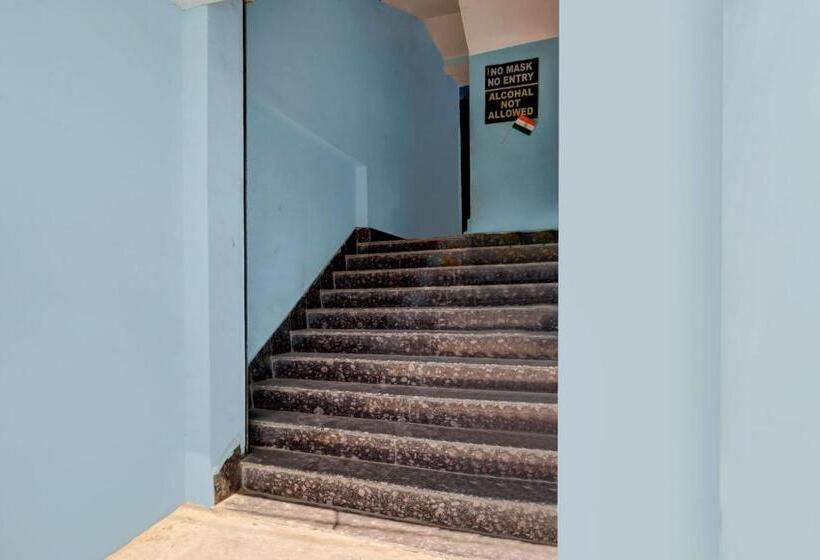 Отель Oyo Gajraj Banquet Hall Guest House