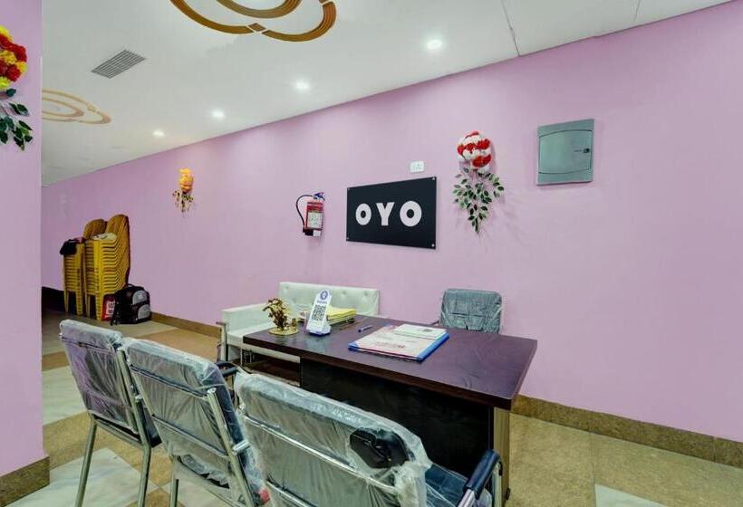 Отель Oyo Gajraj Banquet Hall Guest House