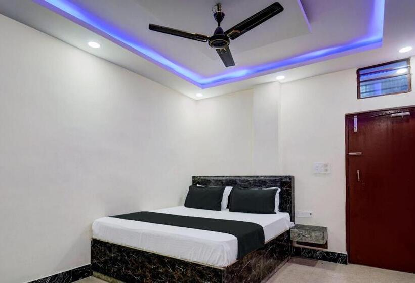 Отель Oyo Gajraj Banquet Hall Guest House