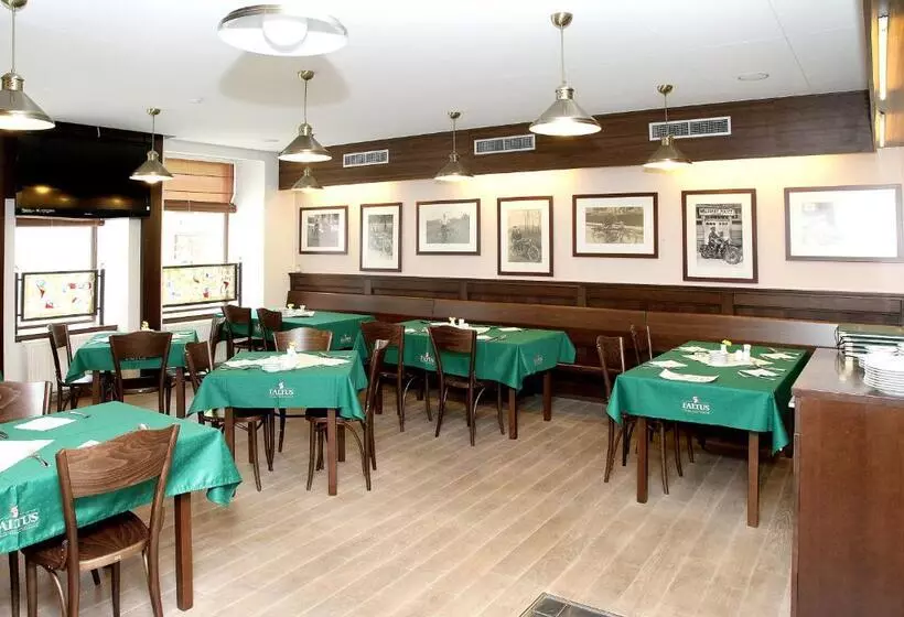 Hotelli Pivovar A Restaurace Faltus