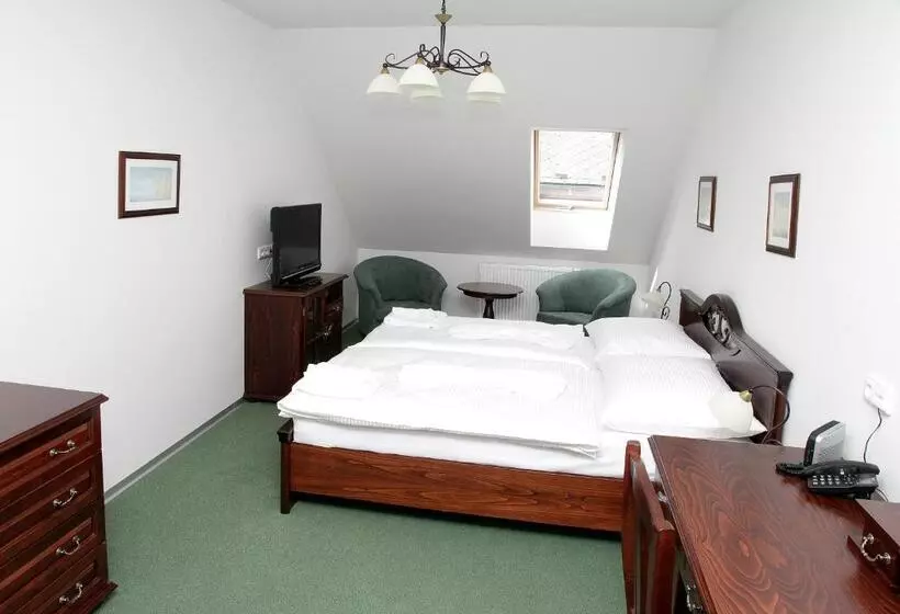 Hotelli Pivovar A Restaurace Faltus