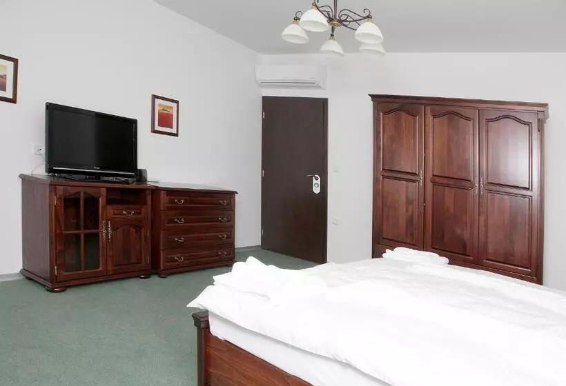 Hotelli Pivovar A Restaurace Faltus