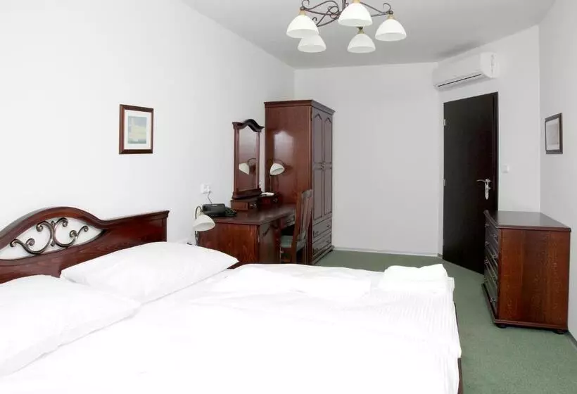 Hotelli Pivovar A Restaurace Faltus