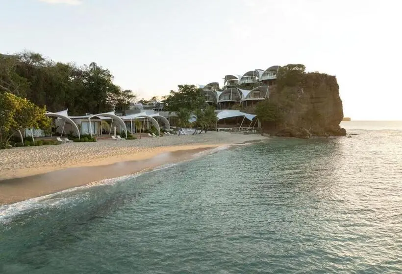 هتل Silversands Beach House Grenada