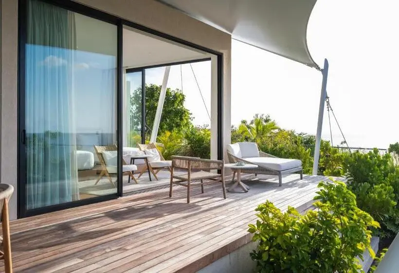 هتل Silversands Beach House Grenada