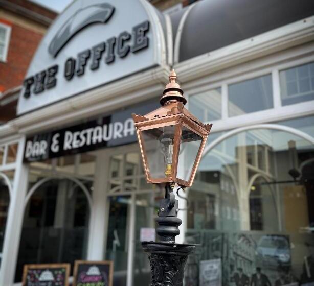 Otel The Office Bar And Restaurant