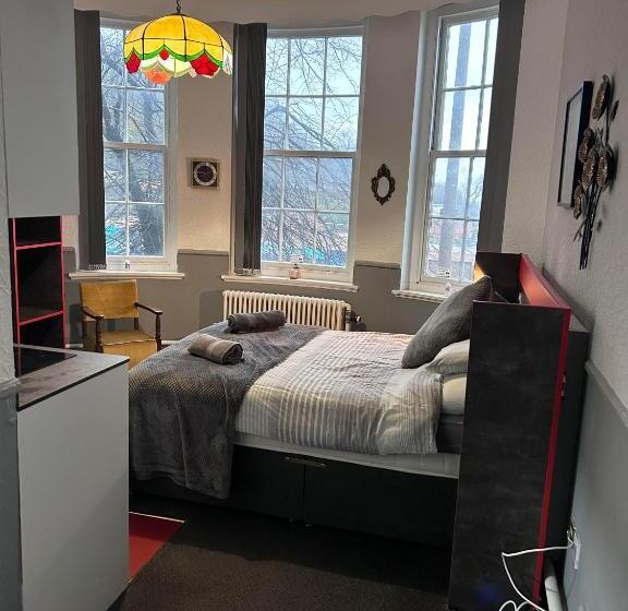 Otel The Office Bar And Restaurant