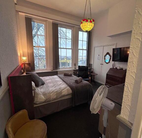 Otel The Office Bar And Restaurant