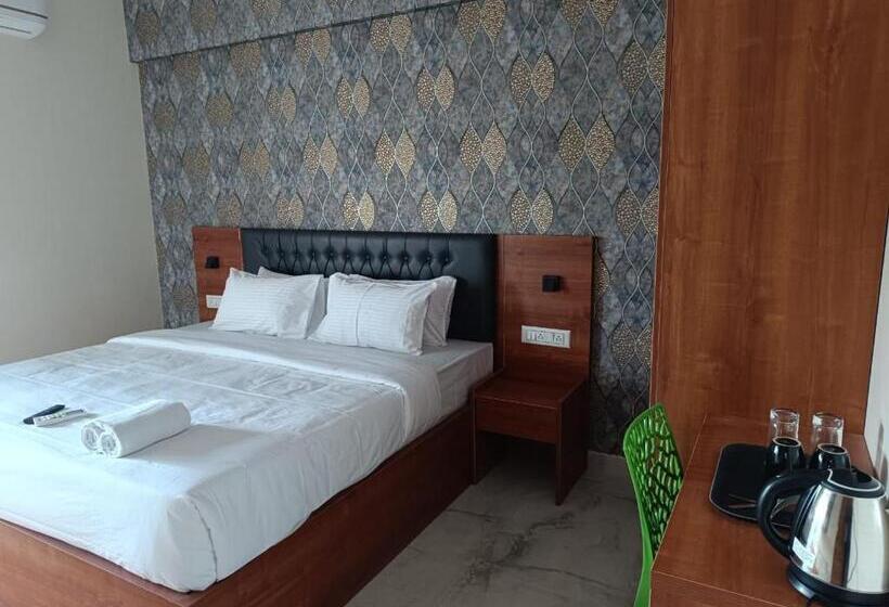 호텔 The Royal Moon