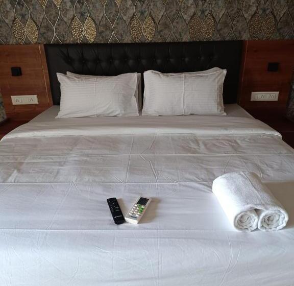 호텔 The Royal Moon