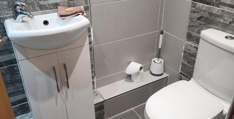 פנסיון Hull City Apartment 05