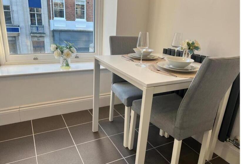 פנסיון Hull City Apartment 05