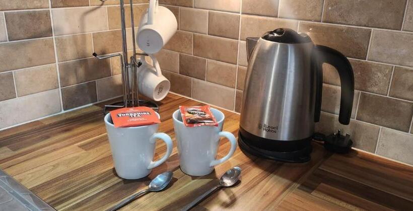 פנסיון Hull City Apartment 05