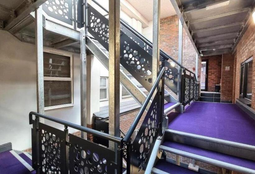 Pensão Hull City Apartment No 07