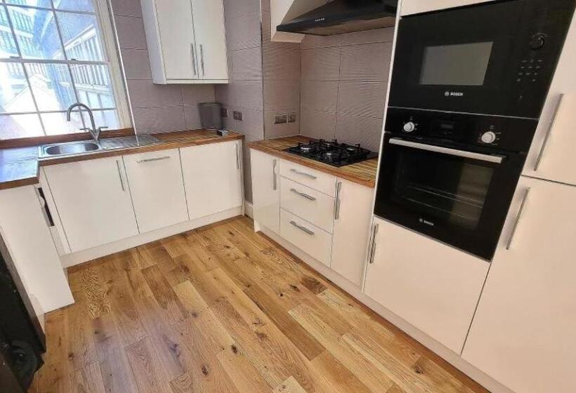 Pensão Hull City Apartment No 07