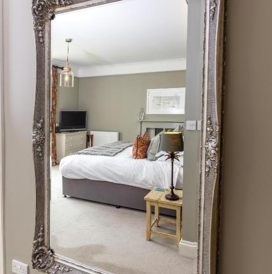 Bed and Breakfast Trewornan Manor