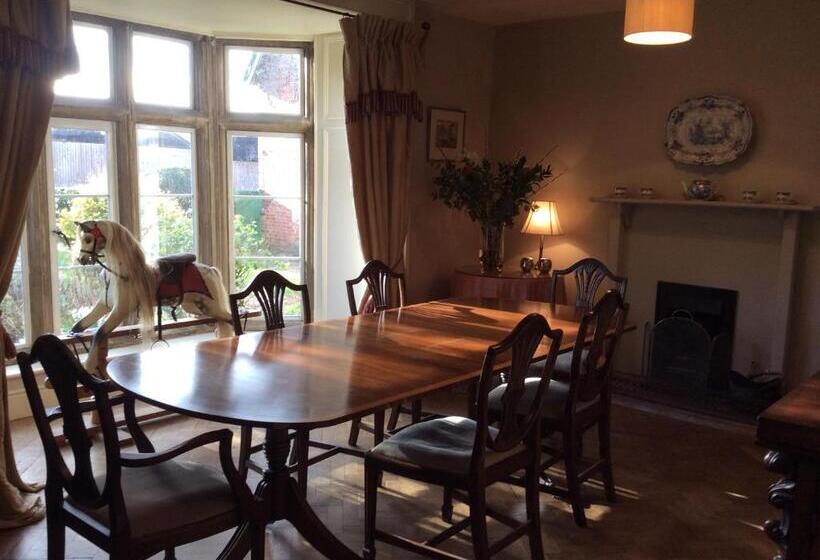 Castle Farm House B&b