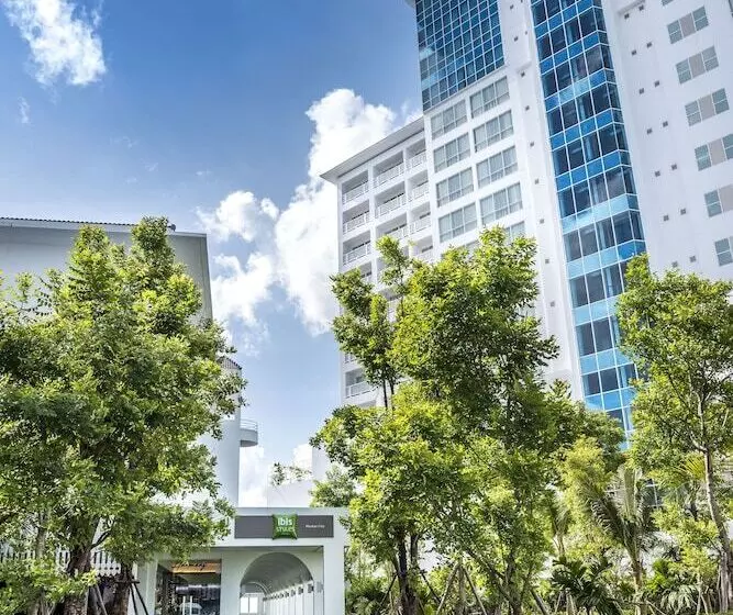 Hotelli Ibis Styles Phuket City