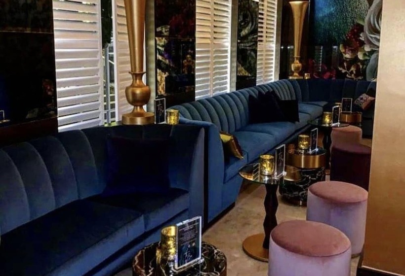 فندق One Warwick Park