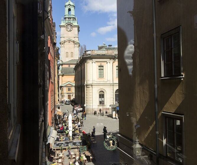 Lady Hamilton Apartments