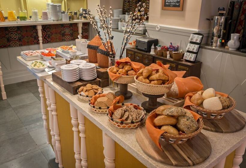 Lady Hamilton Apartments