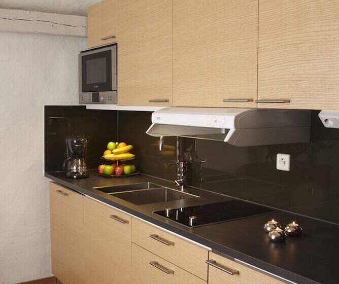 Lady Hamilton Apartments