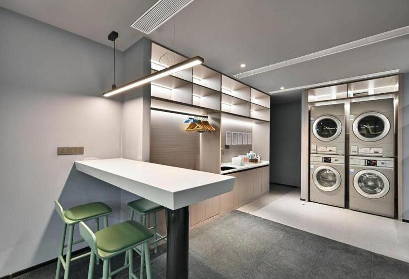 Atour Hotel Kunming Dianchi Park 1903