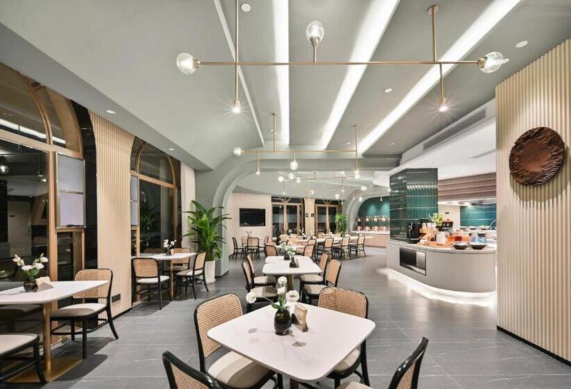 Atour Hotel Kunming Dianchi Park 1903