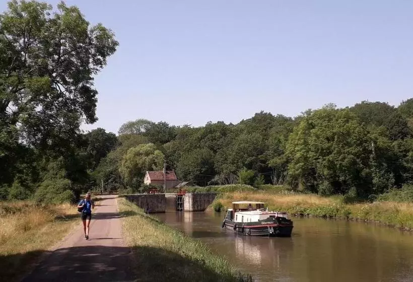 ベッドアンドブレックファースト Le Manivert