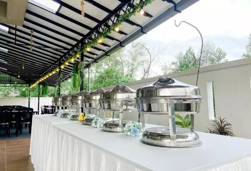 Hotelli Qiu S Event House Deluxe Room