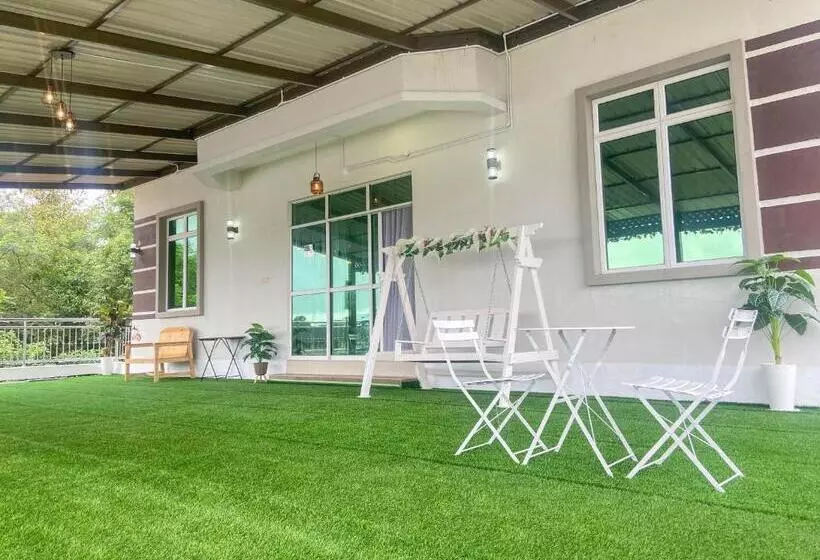 Hotelli Qiu S Event House Deluxe Room