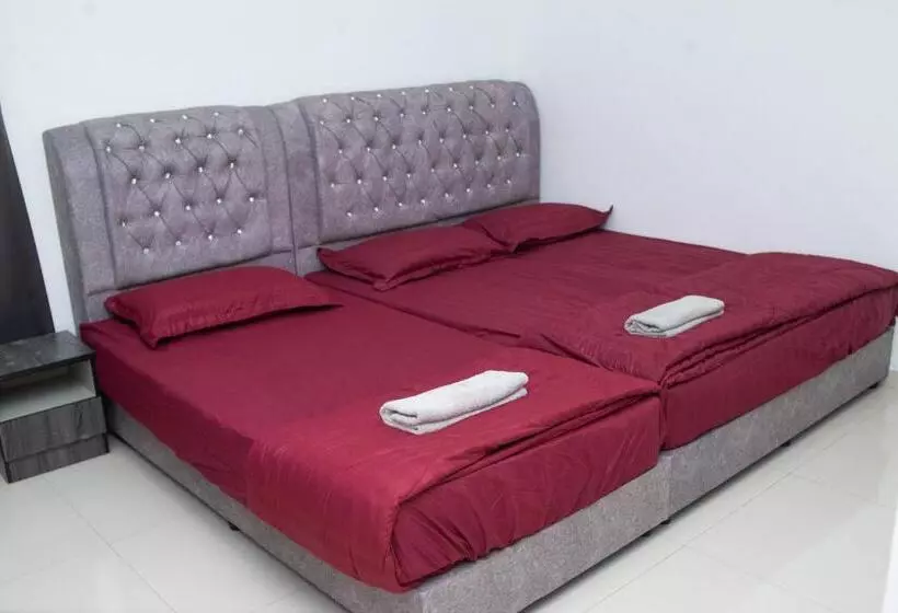 Hotelli Qiu S Event House Deluxe Room