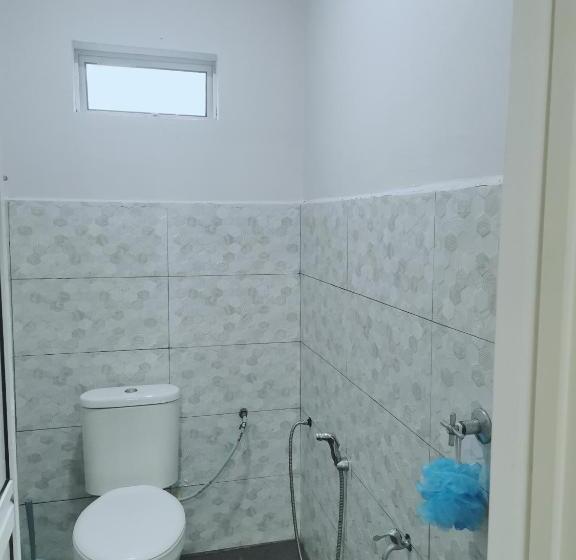 פנסיון D Landai Budget Room Twin