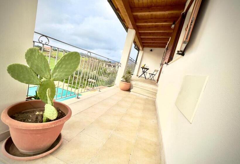 بنسيون Domus La Roccia