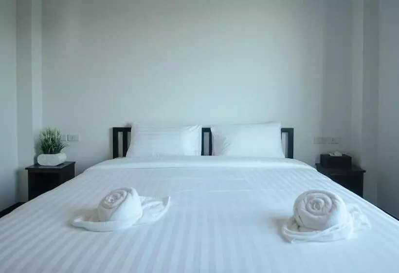 Sea Beach Hostel & Club Aonang Beachfront