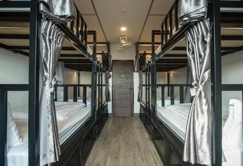 Sea Beach Hostel & Club Aonang Beachfront