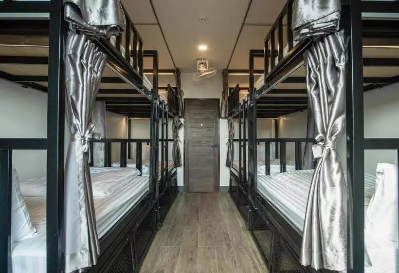 Sea Beach Hostel & Club Aonang Beachfront