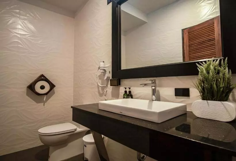 Sea Beach Hostel & Club Aonang Beachfront