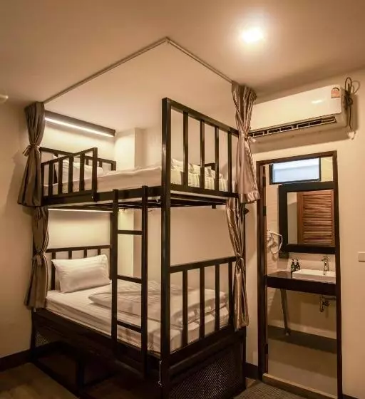 Sea Beach Hostel & Club Aonang Beachfront