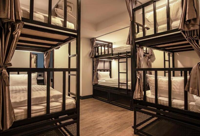 Sea Beach Hostel & Club Aonang Beachfront