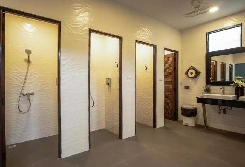 Sea Beach Hostel & Club Aonang Beachfront