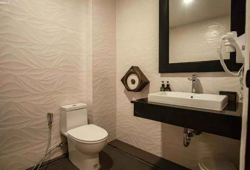 Sea Beach Hostel & Club Aonang Beachfront