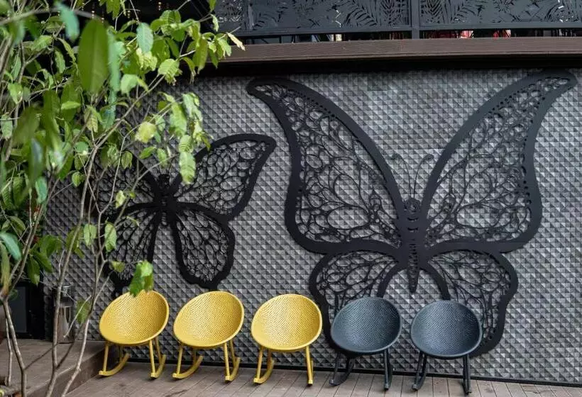 Sea Beach Hostel & Club Aonang Beachfront