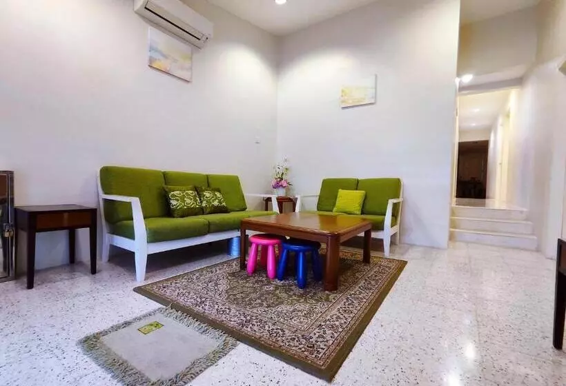 ユースホステル Trex_batu Pahat Homestay