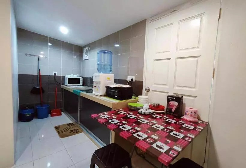 ユースホステル Trex_batu Pahat Homestay
