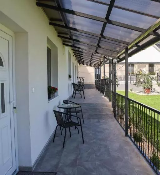 Aamiaismajoitus (B&B) Cigándi Családi Panzió