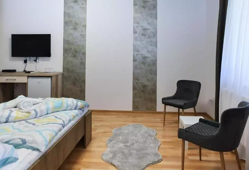 Aamiaismajoitus (B&B) Cigándi Családi Panzió