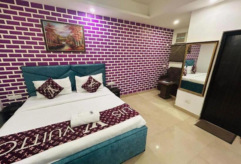 Hotel Kelvish Free Airport Pickup