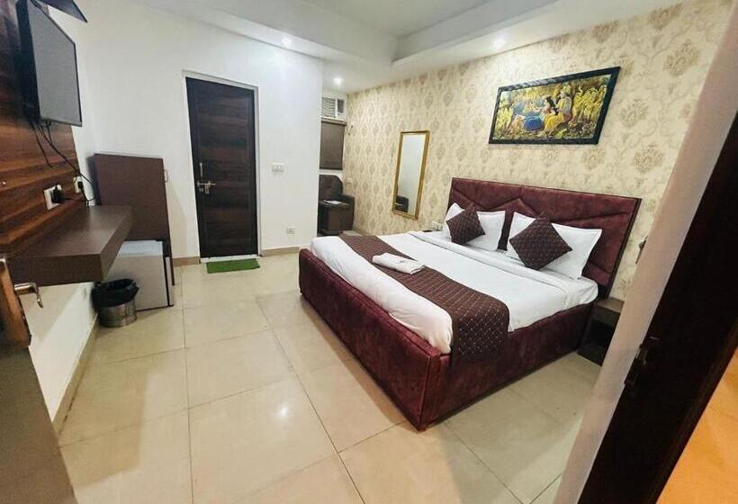 Hotel Kelvish Free Airport Pickup