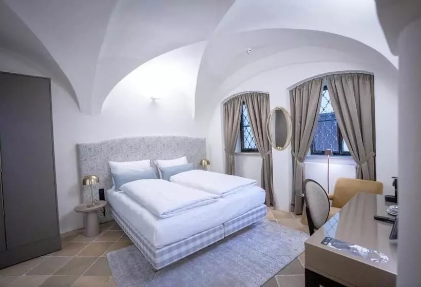 Hotelli Maxim Suites By Elias Holl